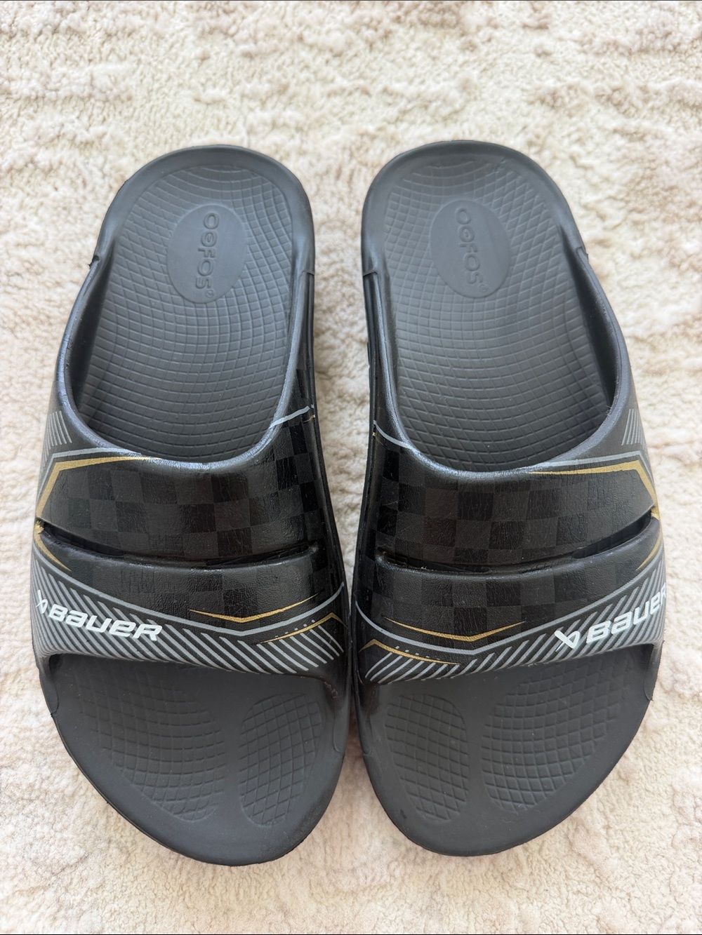 OOFOS slip-on sandals size 9 Women